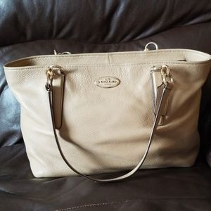 COACH Central Tote With Zip